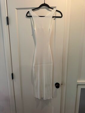 DEVON WINDSOR White Ribbed Sleeveless Midi Dress